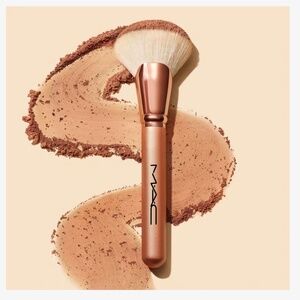 MAC 143S Bronzer Fan Makeup Brush